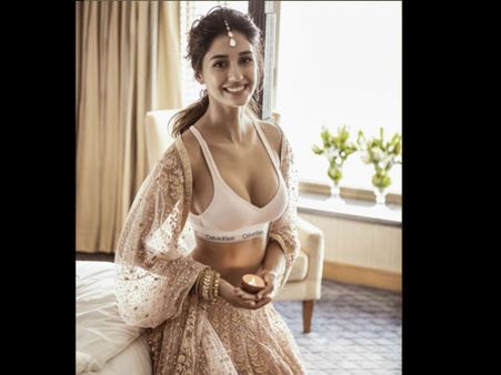 இது என்ன கருமம் பிடிச்ச உடை?: நடிகை திஷாவை விளாசிய நெட்டிசன்கள்