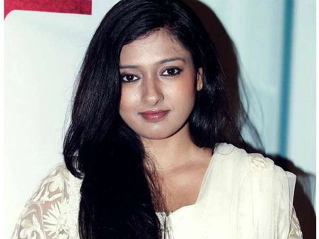 காயத்ரி ரகுராம் போதையில் கார் ஓட்டினார் என்கிறாரா பிக் பாஸ் காஜல்?