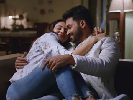 வெளியானது தேவ் டீஸர்: அஜித்தை நினைவூட்டும் கார்த்தி