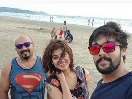 இதெல்லாம் நடக்குது, அது மட்டும் நடக்க மாட்டேங்குது: ஓவியா ரசிகர்கள் கவலை