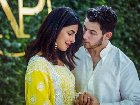 18 கோடிப்பு… பிரியங்கா சோப்ராவின் கல்யாண போட்டோ ரூ. 18 கோடி