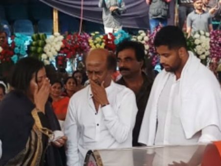 நண்பன் அம்பரீஷின் உடலை பார்த்து அழுத ரஜினி: வீடியோ