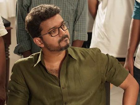 படத்திற்கு விளம்பரம் வேண்டுமா?, தொடர்பு கொள்க பாஜக, அதிமுக: இயக்குனர் கிண்டல்