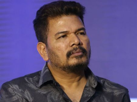 விஜய் சொன்னது போன்று கம்முன்னு இருந்து கைதட்டல் வாங்கிய ஷங்கர்