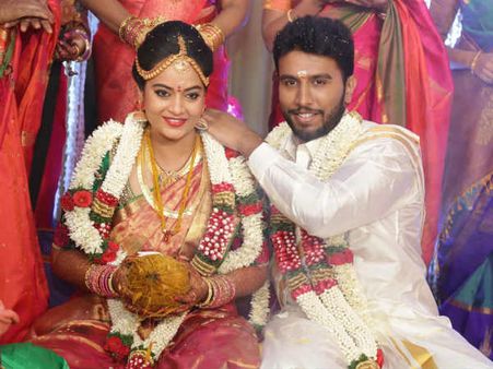 சிவாஜி கணேசனின் பேரனை மணந்த சுஜா வருணி