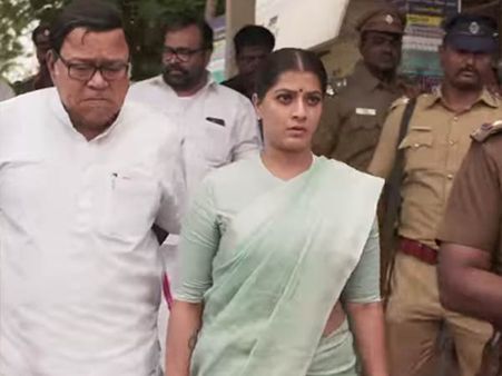 சண்டக்கோழி 2-ஐ அடுத்து சர்காரிலும் கீர்த்தியை ஓரங்கட்டிய வரலட்சுமி: மாஸ் நடிப்பு