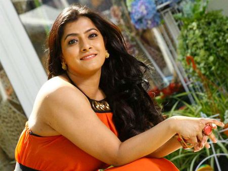 நிஜத்திலும் 'சர்கார்' செய்ய விரும்பும் வரலட்சுமி: நீ நடத்துமா ராசாத்தி