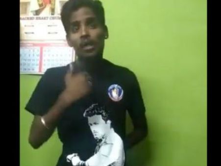 ப்ளீஸ் எனக்கு ஹெல்ப் பண்ணுங்க! வைரலாகும் மாற்றுத்திறனாளி விஜய் ரசிகரின் உருக்கமான வீடியோ!