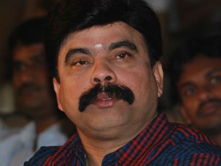 11 பேர் கொண்ட கும்பல் என் மனைவியை கடத்திவிட்டது: பவர்ஸ்டார் போலீசில் புகார்