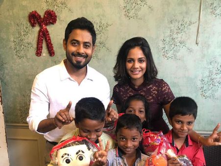 ஆசிரமக் குழந்தைகளுடன் சேர்ந்து கிறிஸ்துமஸ் கொண்டாடிய பிக் பாஸ் ஐஸ்வர்யா - ஆரி !