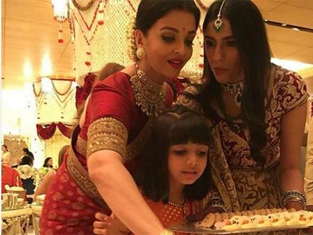 அம்பானி வீட்டு கல்யாணம்.. விருந்தினர்களை அழகில் மட்டுமல்ல, செயலிலும் அசர வைத்த ஐஸ்!