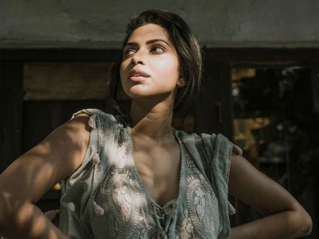 அமலா பால் அடிச்சா மொட்டை, வச்சா குடுமியா இருக்கே #FridayPhilosophy