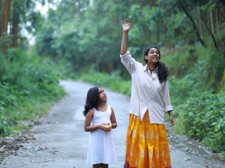 பெயர் தெரியாத காதலனை தேடும் 'மிஸ் மெட்ராஸ்' டைட்டில் வின்னர்... பாவம் இந்த பெண்ணின் நிலைமை!