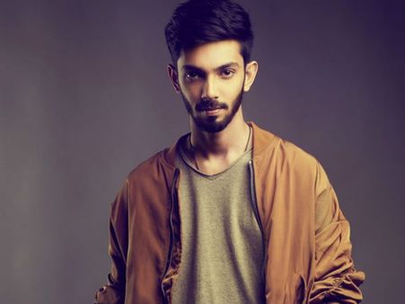 புத்தாண்டுக்கு அனிருத் கொடுக்கும் சர்பிரைஸ்: நாளை வரை காத்திருங்க