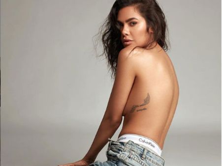 டாப்லெஸ்ஸாக போஸ் கொடுத்த நடிகை: இது எவ்வளவோ பரவாயில்லை