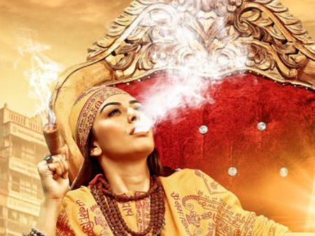 சர்ச்சையில் சிக்கிய மஹா போஸ்டர்.. இது சும்மா சாம்பிள் தான்.. இன்னும் நிறைய இருக்கு: ஹன்சிகா