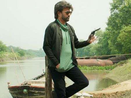 ரஜினியை இப்படி பார்த்து எவ்வளவு நாளாச்சு: ஏங்க வைத்த #PettaTrailer