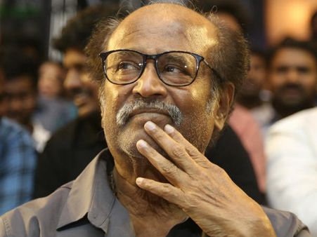 ரஜினி வீட்ல இருக்காரோ இல்லையோ ஆன்லைனில் இருக்கார்: எத்தனை ட்வீட்டு!