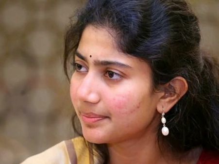 விஜய் படத்தில் சர்ச்சை ரோலில் சாய் பல்லவி... இப்ப இந்த ரிஸ்க் தேவைதானா டாக்டர்!