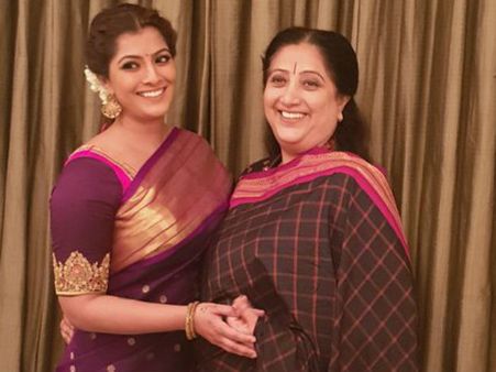 சிம்புவுக்கு முத்தம், விஷாலை கொல்லணும், அம்மாவின் சீமந்த சேலை: இது வரலட்சுமி வேலை