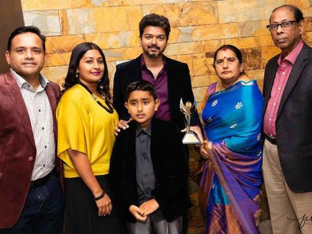 விஜய் வெறும் நடிகர் அல்ல சிறந்த சர்வதேச நடிகர்: வைரல் புகைப்படம் #IARAAward