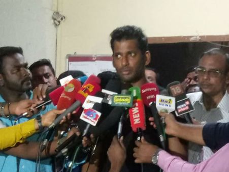 பூட்டு போட்ட தயாரிப்பாளர்கள் 20 பேருக்கு மேல் நடவடிக்கை உறுதி: விஷால் திட்டவட்டம்!