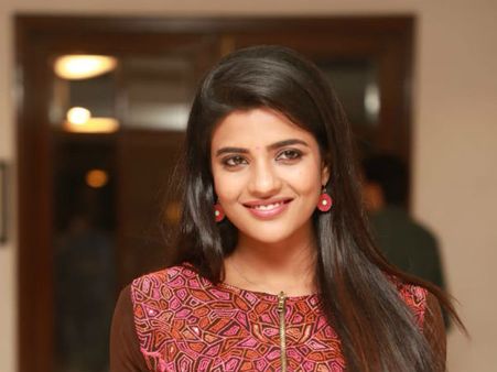 “சும்மா உல்லூலாயிக்கு சொன்னேன்”.. விஜய் ரசிகர்களுக்கு பயந்து ஜகா வாங்கும் ஐஸ்வர்யா ராஜேஷ்!