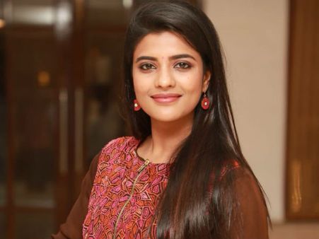 “ஓடாத படத்துக்கெல்லாம் வெற்றிவிழா கொண்டாடுறாங்கப்பா”... கனா சக்சஸ் மீட்டில் ஐஸ்வர்யா ராஜேஷ் நக்கல்!