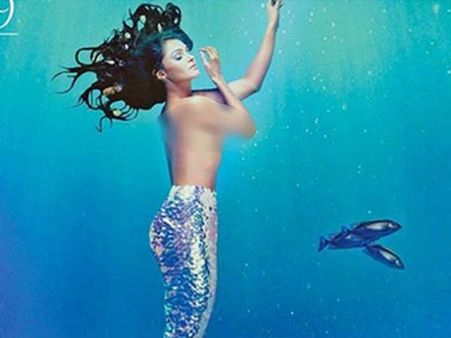 மேலாடை இல்லாமல் கடல்கன்னி போஸ்.. ஆண்ட்ரியா வெளியிட்ட செம ஹாட் போட்டோ!