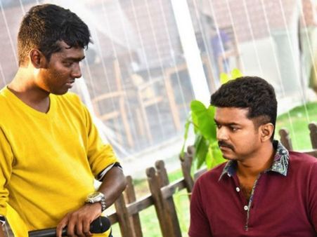 ஆளே மாறிக் கொண்டிருக்கும் விஜய்: காரணம் அட்லி