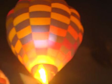 இளையராஜா 75: டிக்கெட் விற்பனைக்காக பலூனில் பறந்த இளையராஜா, விஷால்!