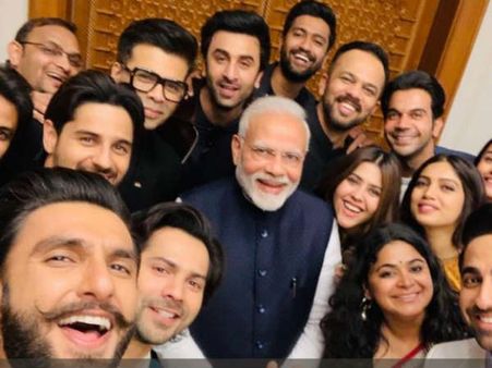 ஏனுங்க மோடிஜி, இதுக்கு மட்டும் உங்களுக்கு நேரம் இருக்கா?: விளாசும் நெட்டிசன்ஸ்