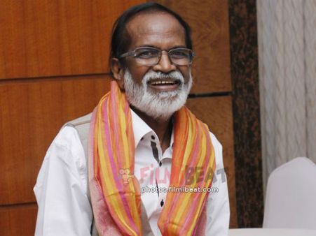 இளையராஜா பற்றி கங்கை அமரன் எப்படி அப்படி சொல்லலாம்: கொந்தளித்த நெட்டிசன்ஸ்