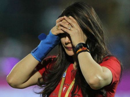 அவசர அவசரமாக ட்வீட் போட்டு நெட்டிசன்களிடம் வசமாக சிக்கிய நடிகை