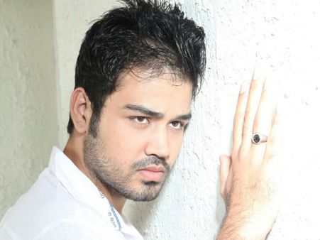 டிவி நடிகர் தற்கொலை: ஒரு பெண் கொலை செய்ததாக தந்தை குமுறல்