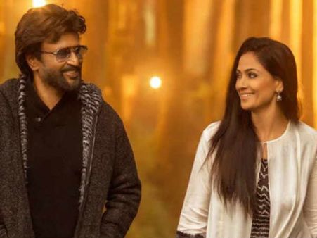 தமிழக அரசு பேருந்தில் 'பேட்ட': ரஜினி ரசிகர்கள் அதிர்ச்சி #StopPiracy