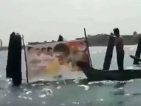 சிம்புவுக்கு நடுக்கடலில் பேனர் வைத்து பாலாபிஷேகம் செய்த ரசிகர்கள்