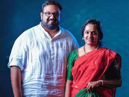 இவர் தான் இயக்குனர் சிவாவின் மனைவி: லாங் லிவ்வு ஹேப்பி லைஃபு