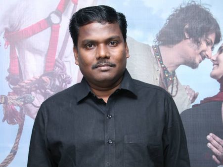 'ராஜுமுருகன் வெரி வெரி பேட்... என்னை உள்ளே தள்ளப் பார்க்கிறார்' : யுகபாரதி