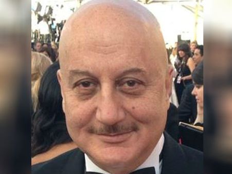 மோடிக்கும் சல்யூட் அடிக்கணும்: ராகுல் காந்தியை வம்பிழுத்த 'ரீல்' மன்மோகன் சிங்