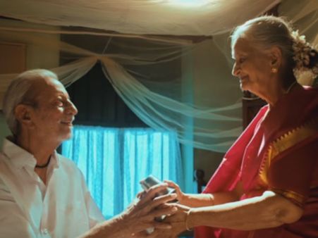 சாருஹாஸனை பார்த்து இஞ்சி இடுப்பழகான்னு பாடும் கீர்த்தி சுரேஷ் பாட்டி: கியூட்