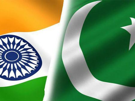 சர்ஜிக்கல் ஸ்டிரைக்: அடி வாங்கிய கையோடு இந்திய படங்களுக்கு தடை விதித்த பாகிஸ்தான்