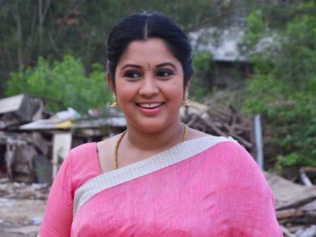 விஜய், சூர்யா பட நடிகைக்கு திடீர் உடல்நலக் குறைவு .. ஐசியூவில் அனுமதி..!