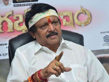 அனுஷ்காவை புகழின் உச்சிக்கு கொண்டு சென்ற அருந்ததி பட இயக்குநர் மரணம்