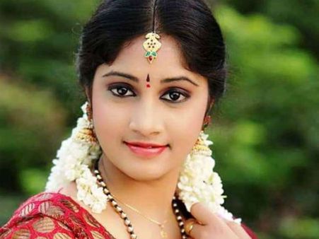 பிரபல டிவி சீரியல் நடிகை தற்கொலை: காதல் காரணமா?