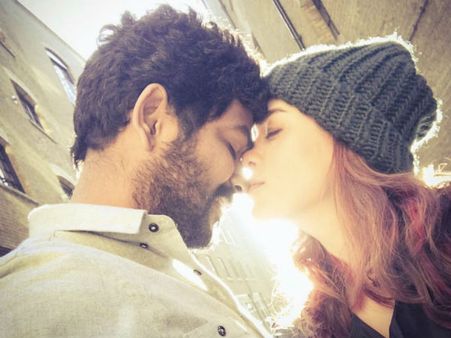 Nayanthara: காதலர் தினத்தில் நயன், விக்கி ஒரே கொஞ்சல்ஸ், முத்தம்: கடுப்பில் மொரட்டு சிங்கிள்ஸ்