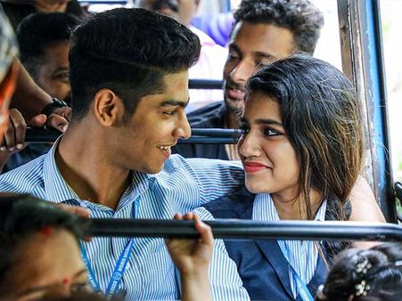 Oru adaar love review: இளமையிலே கல்வியோடு காதலும் வேண்டும்... 'ஒரு அடார் லவ்'! விமர்சனம்