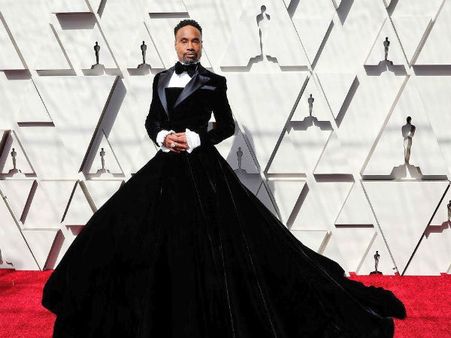 Oscars 2019: நாங்களும் வருவோம்- நடிகைகளுக்கு போட்டியாக கவுன் அணிந்து வந்த நடிகர்