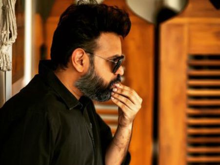 2000 கிட்ஸ் எல்லாம் ஜோடியா டிக்டாக் போடுது, இந்த பிரேம்ஜி போட்ட வீடியோவை பாருங்க