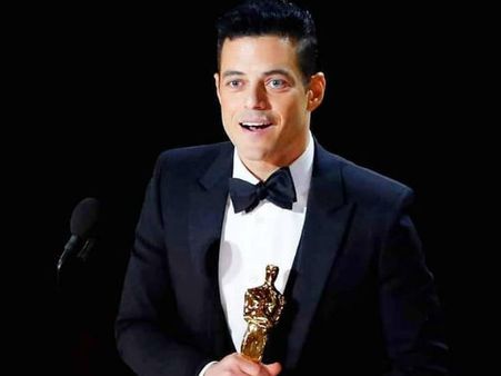 ஆஸ்கர் வாங்கிய கையோடு மேடையில் இருந்து விழுந்த நடிகர்